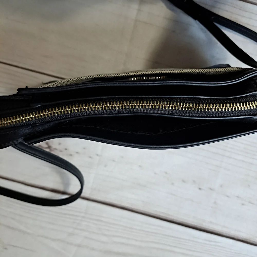 2 FOR 20 SALE Nine West Crossbody Purse Has Beauty Mark On The Back - Picture 9 of 15